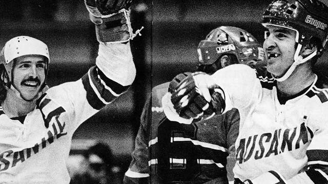 Deux joueurs du LHC tout sourire suite à la victoire.