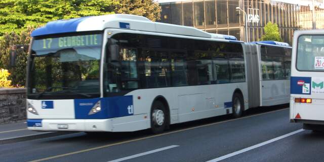 Un bus des TL en train de rouler