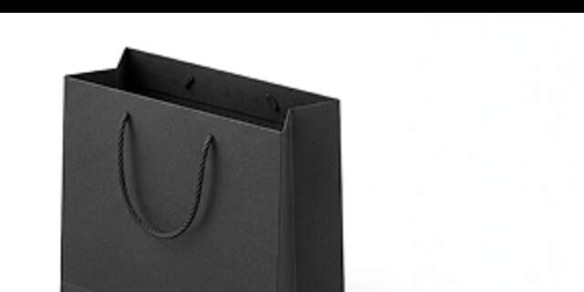 Sac d'achat noir sur fond blanc